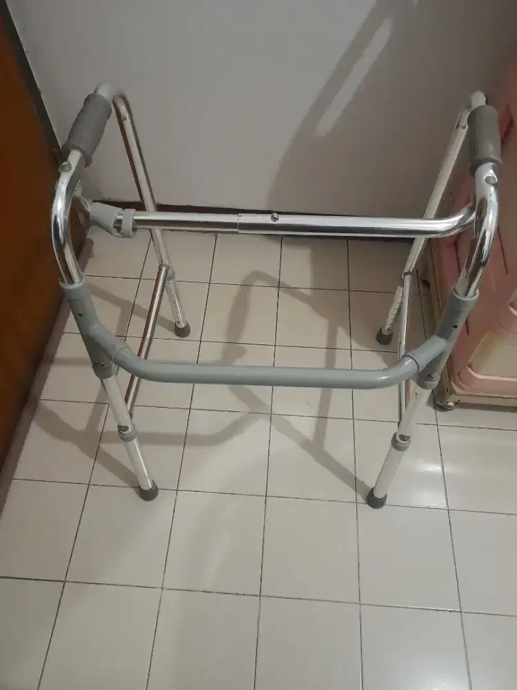 Dijual alat bantu jalan