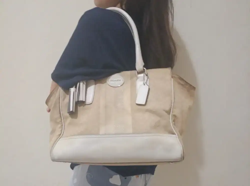 Tas Coach original store) counter