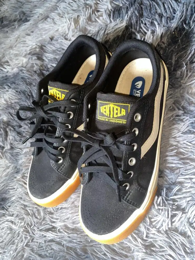 Sepatu Vantela uk 39