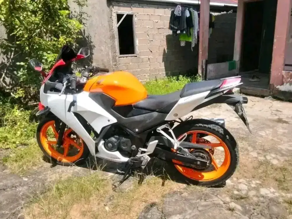 Honda CBR 150r tahun 2015 repsol