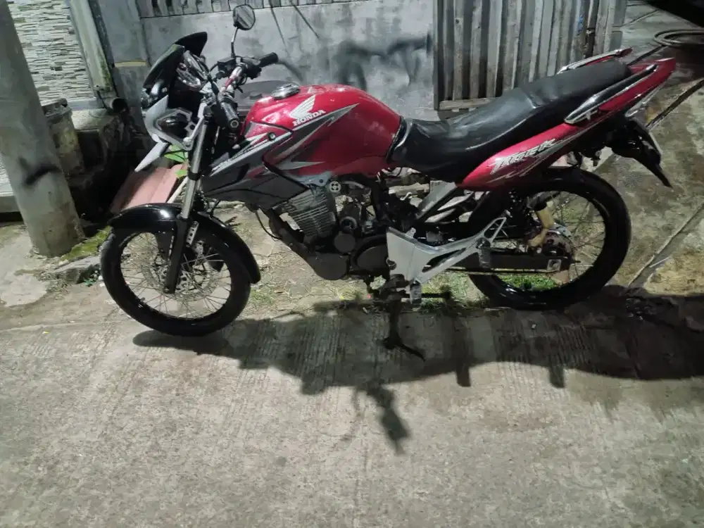 Honda tiger warna merah 2013(nego alus)