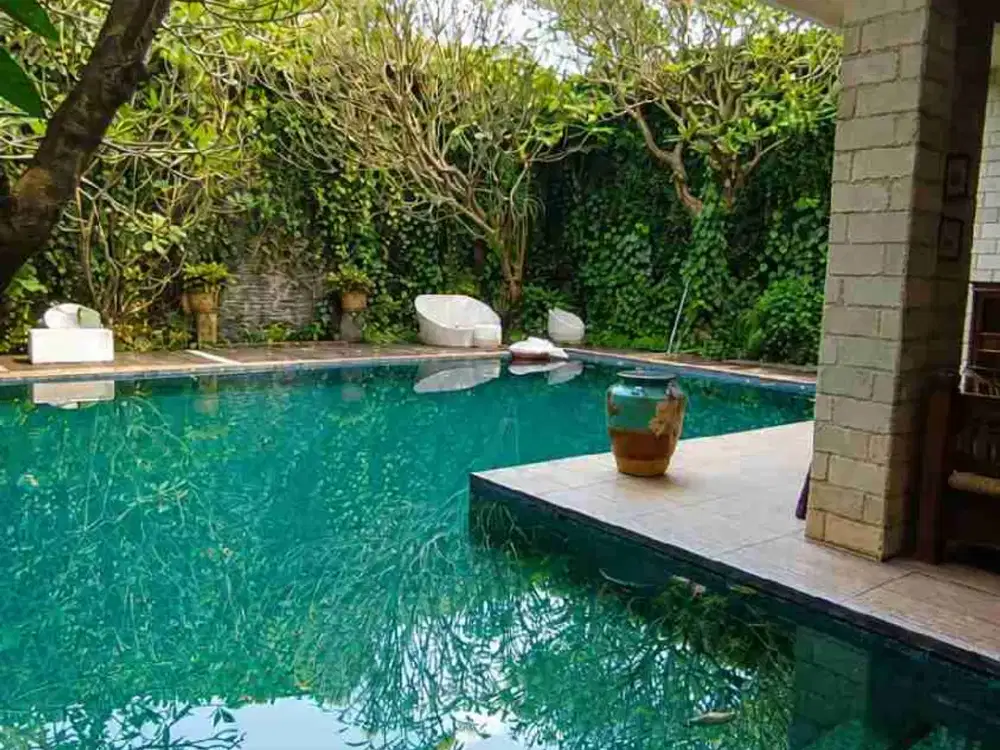 Jual Rumah  Mewah & bagus Cirendeu ( kolam renang besar ) Tangerang selatan