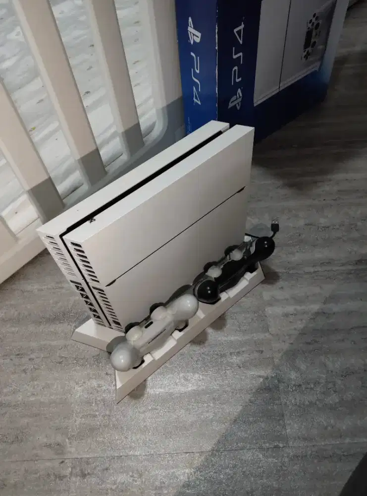 Playstation 4, Glacier White Edition, Langka, Secondhand