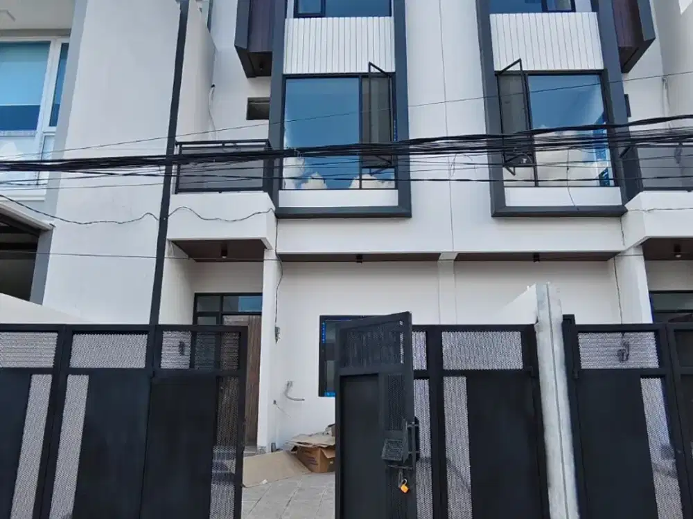 Rumah Baru 3 Lantai Desain Terbaik di Duri Kepa