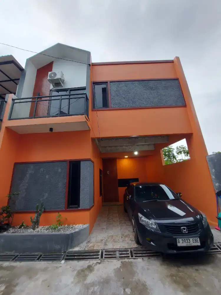 Disewakan rumah 2 lantai lokasi strategis