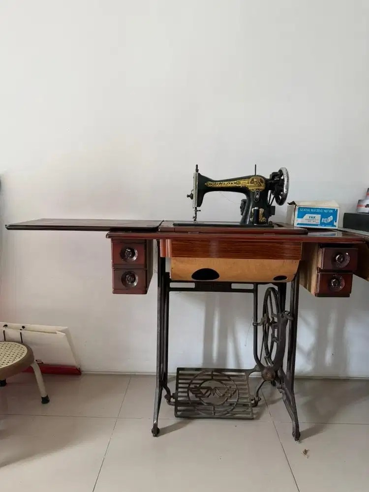 Mesin jahit (Sewing Machine) - Singer