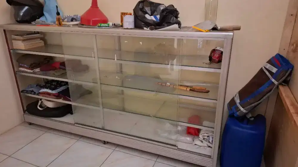 Etalase bekas bagus lebih hemat biaya