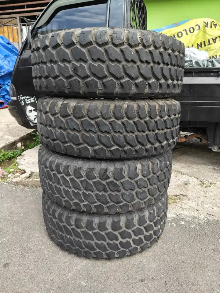 Jual ban copotan mrek aciles Desert Hawk M/T ukuran 285 70 R17 4pcs.