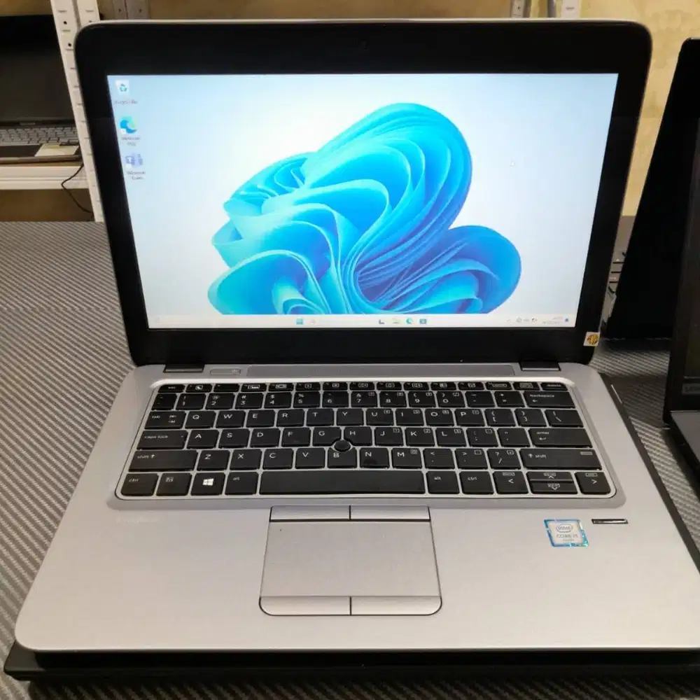 HP Elitebook 820 G3 core i5 Gen 6 RAM 8GB SSD 256GB Laptop Murah mulus