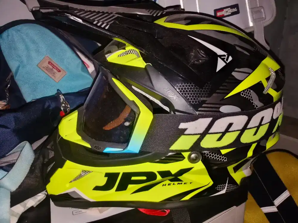 Helm motor trail anak