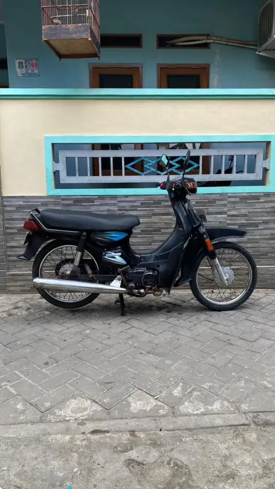 SUZUKI RC100 BLACK BRAVO 2002