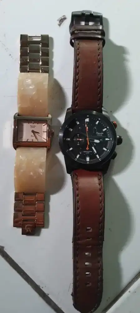 Sepasang jam tangan cowok cewek