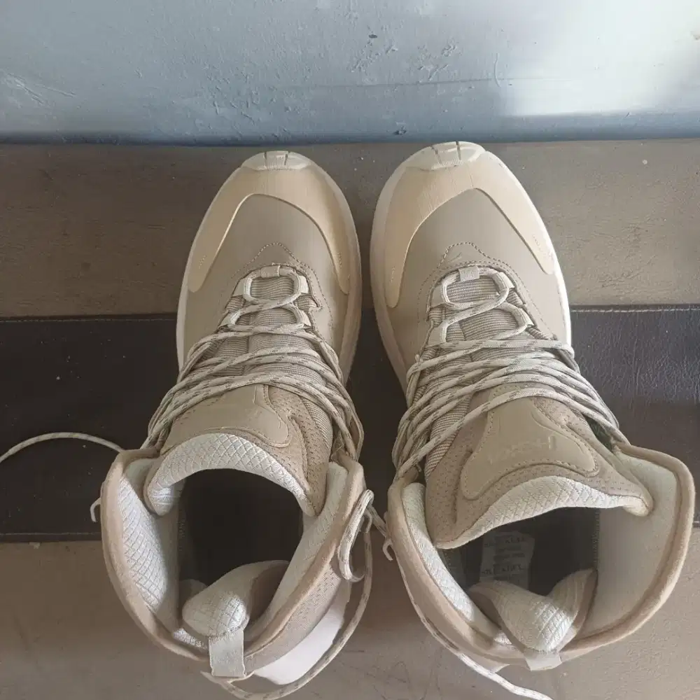 Sepatu pria murah trecking.