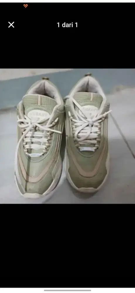 Sepatu sneaker murah