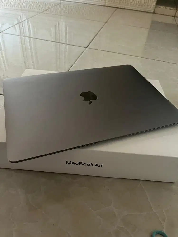 MacBook Air M1 2020 8/256 Fullset Garansi Apple Juni 2027