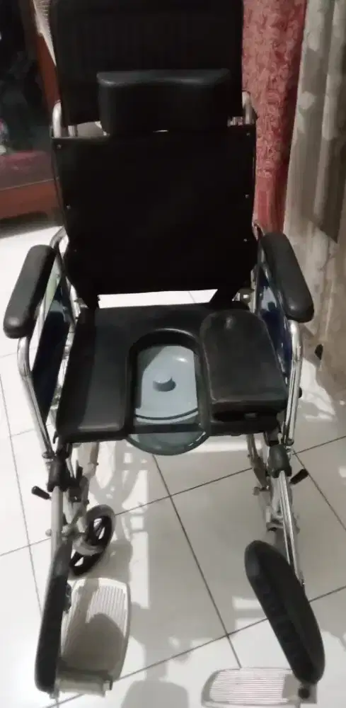 Kursi Roda Commode 3 in 1 Vikacare VK-704 ( Preloved )