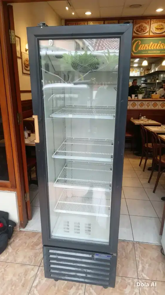 showcase pendingin minuman