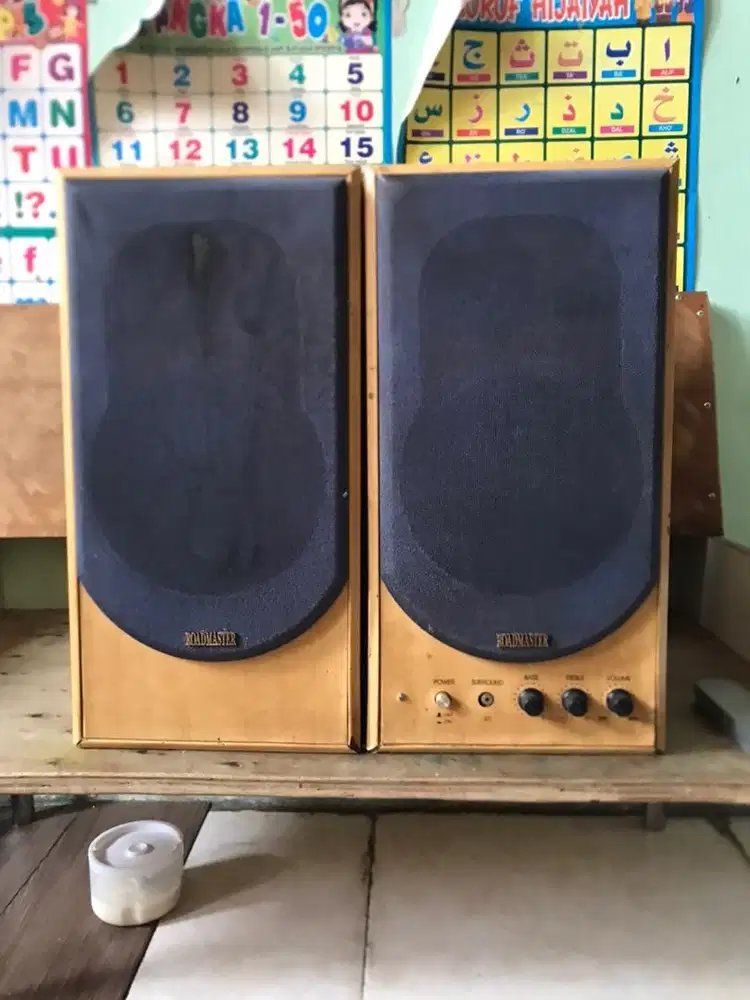 Speaker aktif stereo berquqlitas