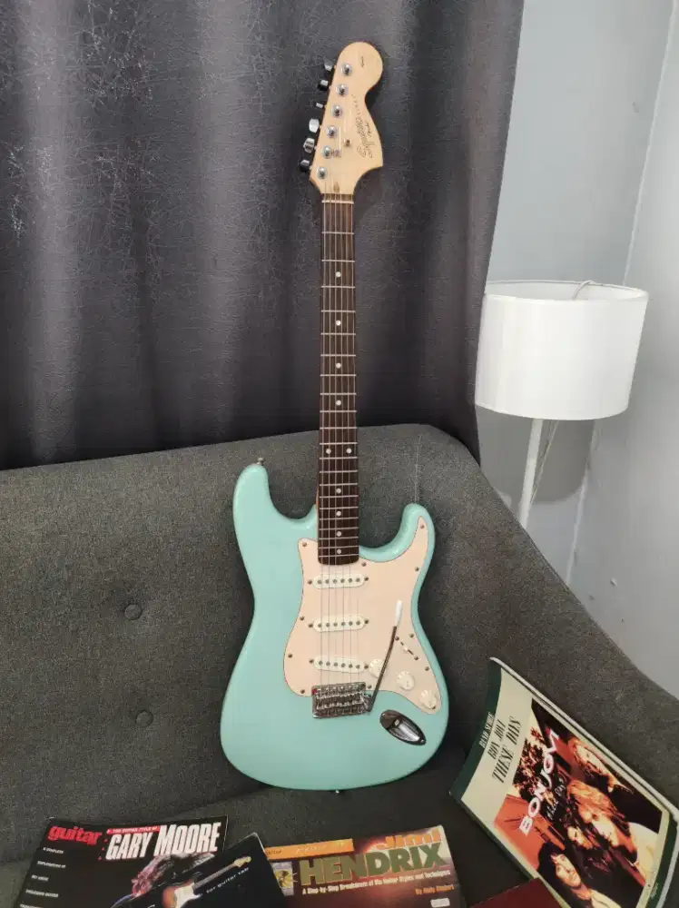 Squier by Fender Stratocaster Affinity 2018 Daphne Blue no epiphone