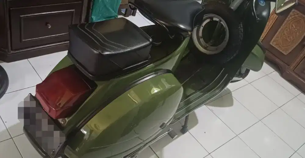 Vespa P150 Strada