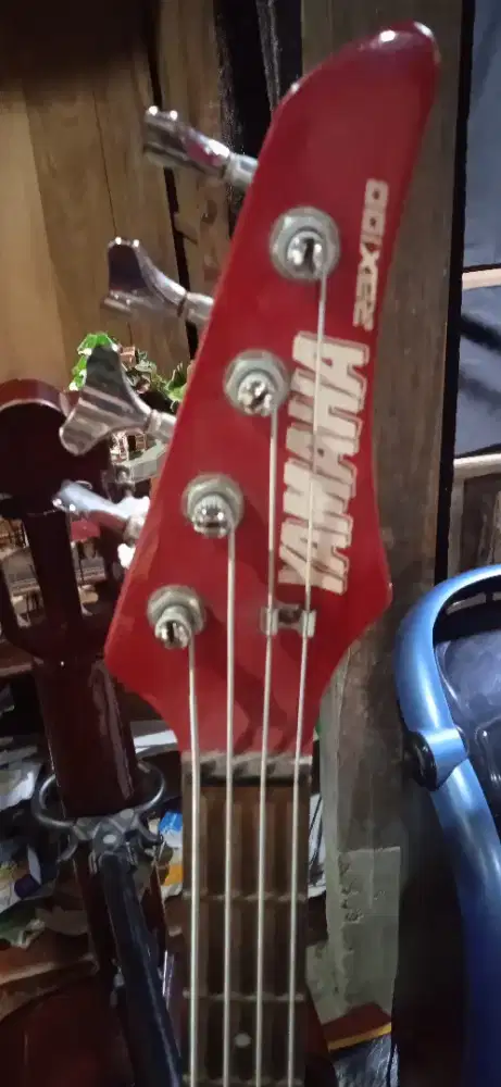 Gitar bass Yamaha