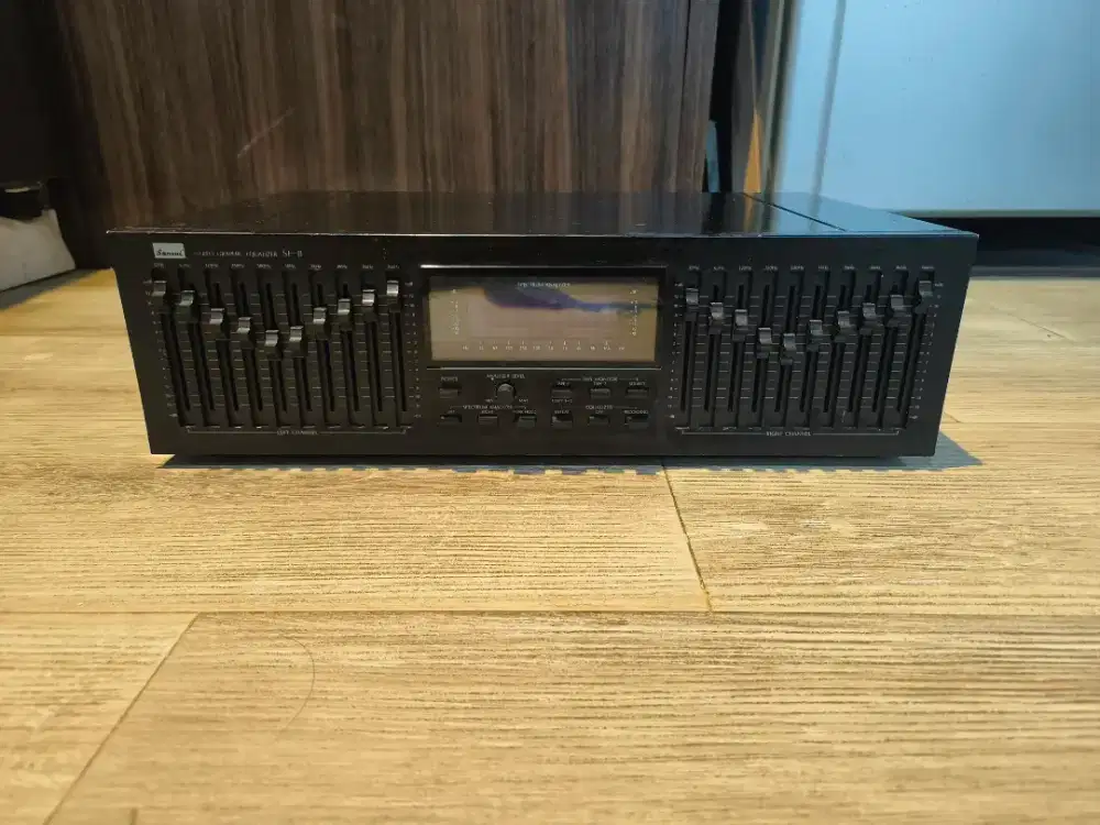 Equalizer SANSUI SE-8 (produksi tahun 1981-1985)