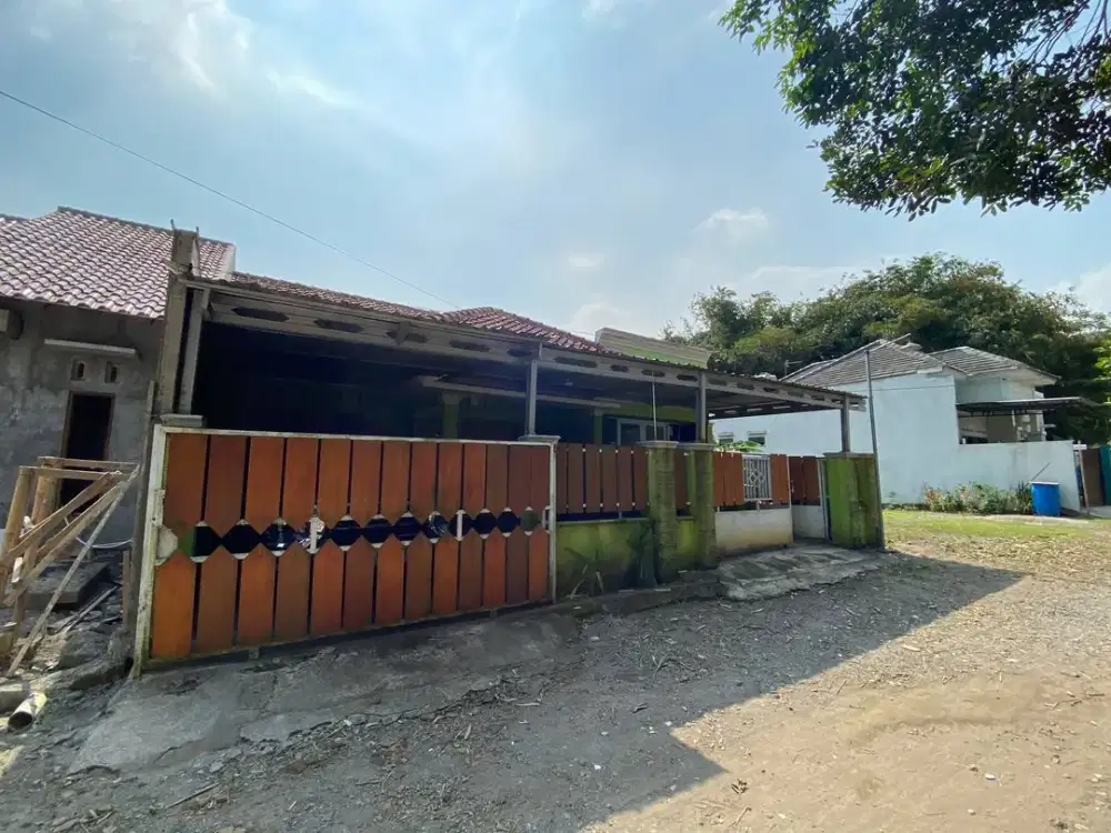 Rumah Secondary di Belakang Samsat Sleman Jalan Magelang Triharjo Sleman