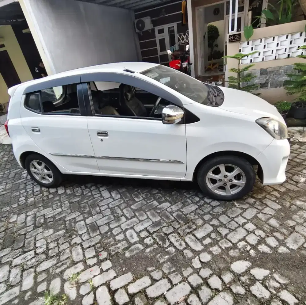 Jual cepat mobil agya 2014 putih