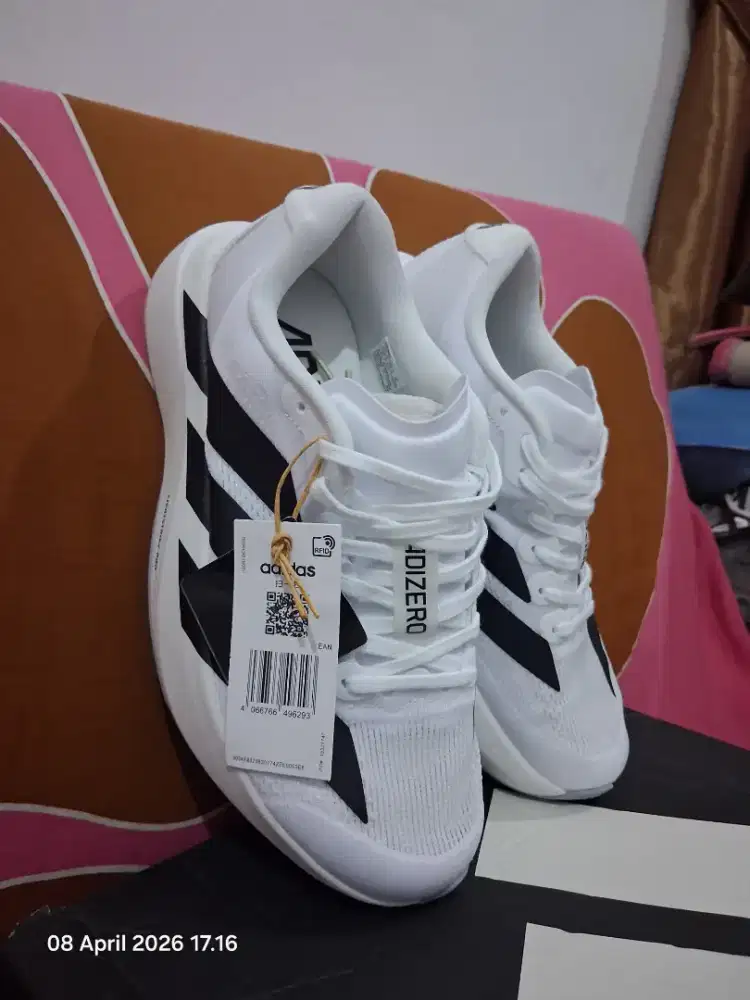 Sale...Adizero Evo SL Putih Hitam
Size  40 Insole 24,5 cm