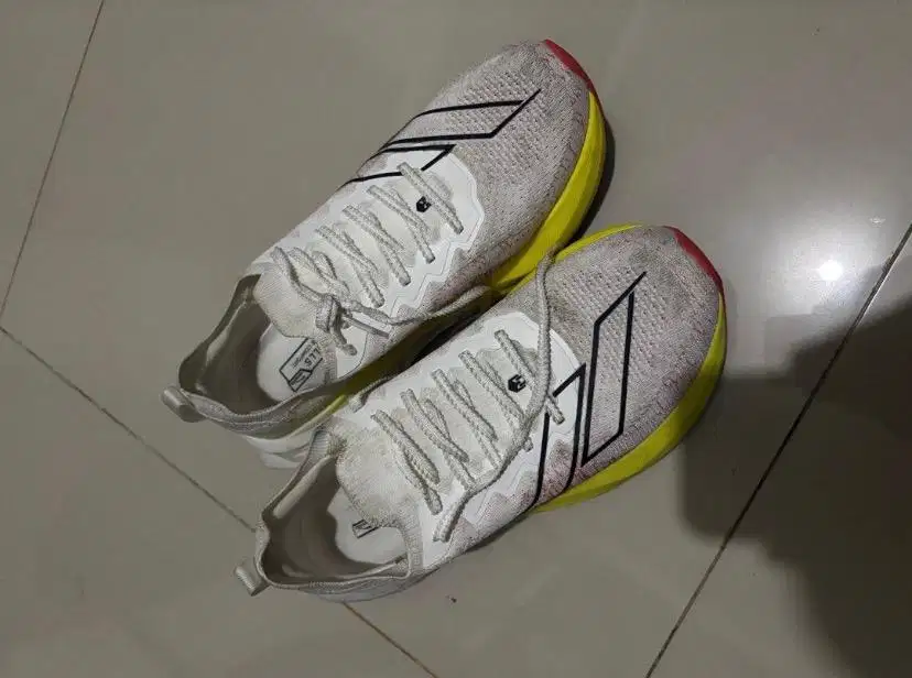 Sepatu Running Mills Enerstrike Fly M2