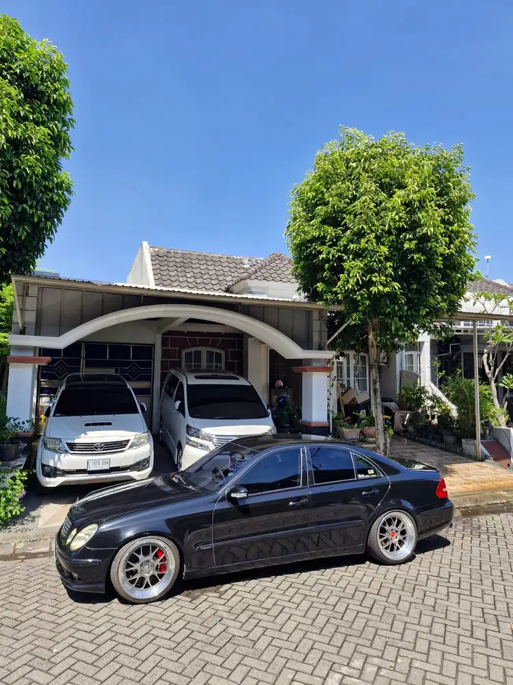 Mercedes-Benz E260 2004 Bensin