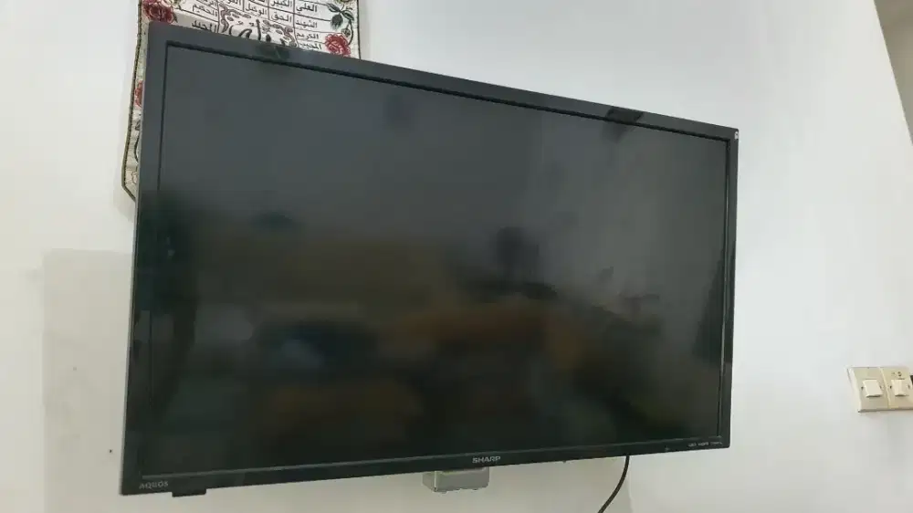 TV LED Sharp Aquos 32 inch mulus. Include remote dan GRATIS bracket!