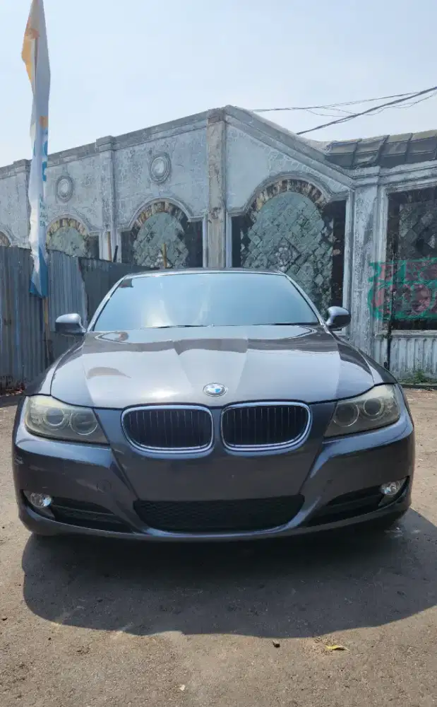 BMW E90 320i iDrive LCI 2010 (Low KM)