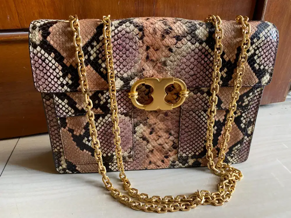 Tory Burch Gemini Link Embossed Medium Shoulder Bag in shell pink
