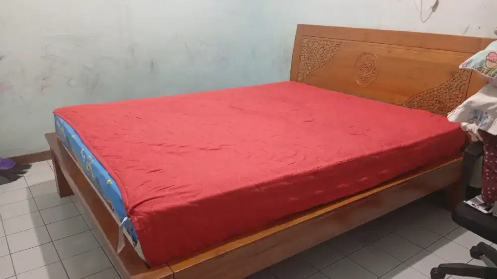 Dijual urgent Dipan Kayu Jati+Kasur