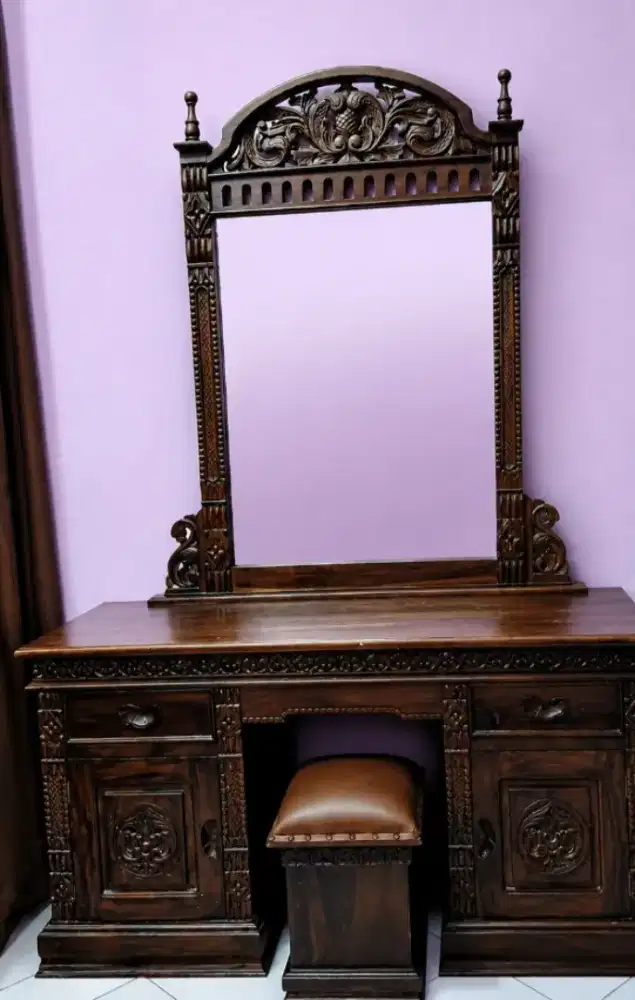 dijual !! meja rias kayu ukir klasik dengan cermin besar