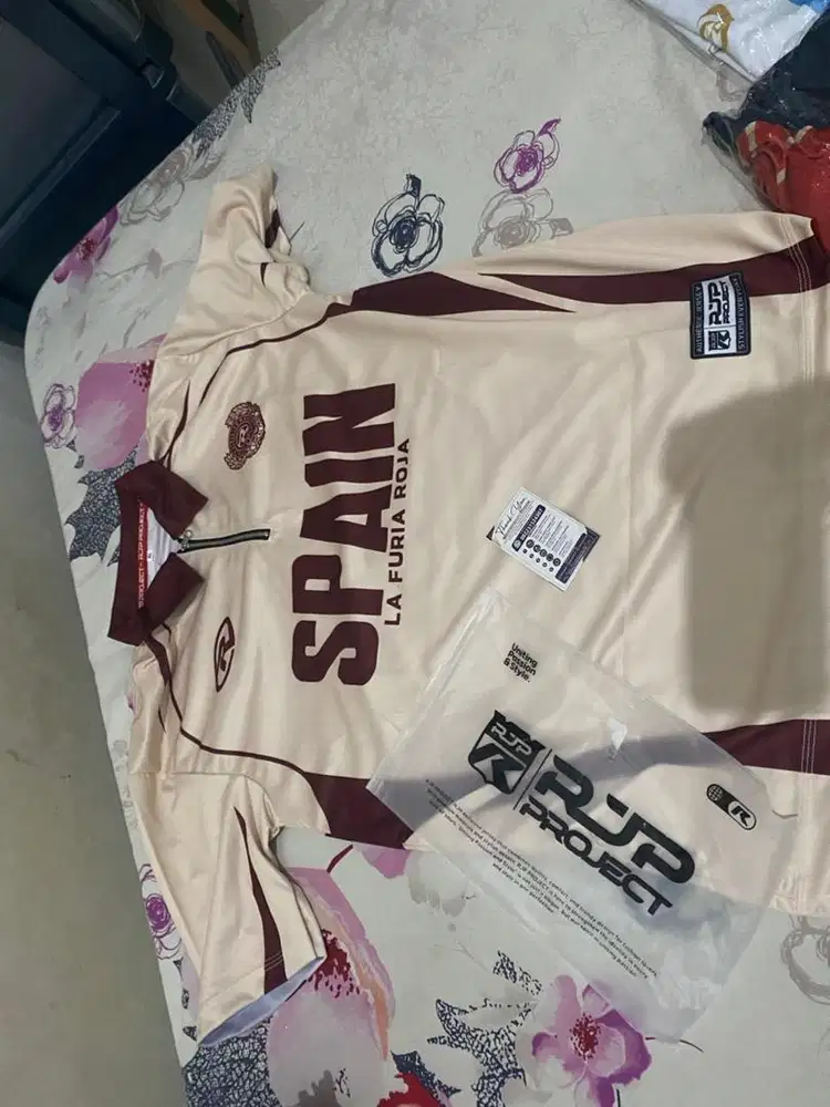 Jersey piala dunia 2026 Spanyol size XL kekecilan