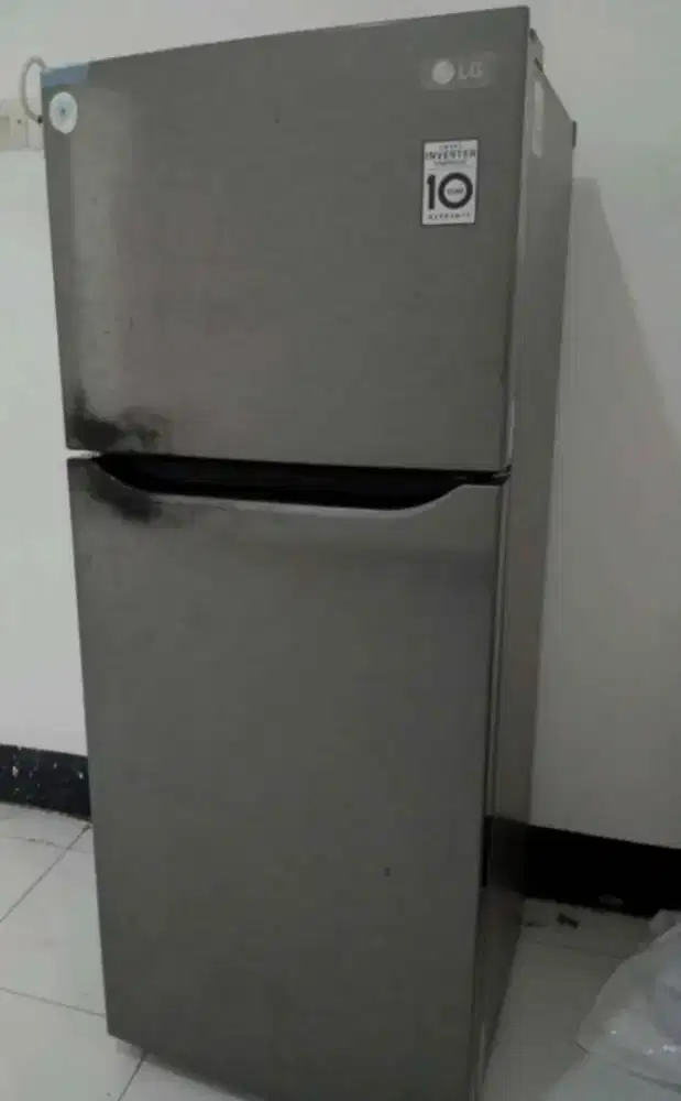 Dijual cepat kulkas 2 pintu merek lg