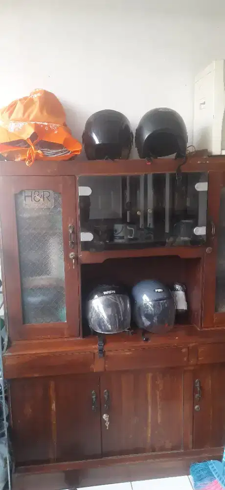 Lemari tempat simpan barang
