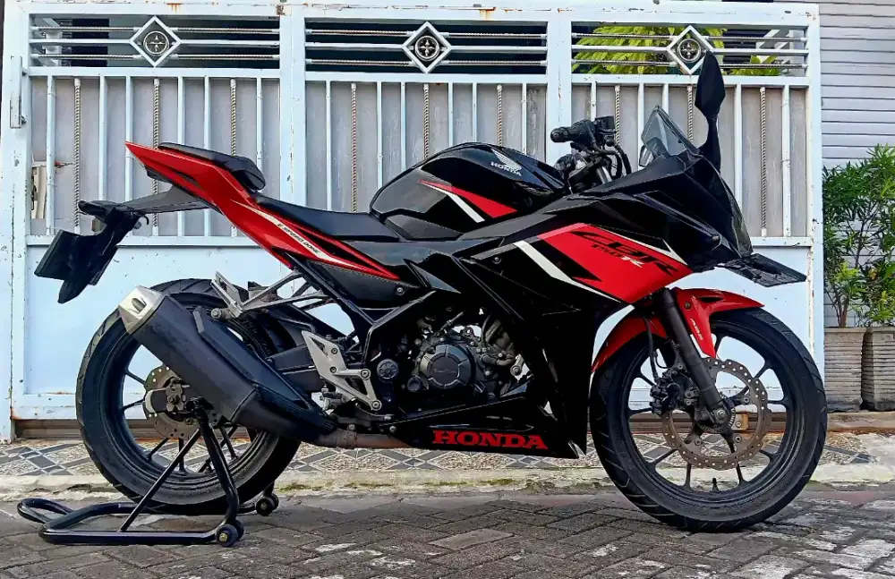 Super istimewah HONDA NEW CBR 150R 2020 ABS.seri tertinggi