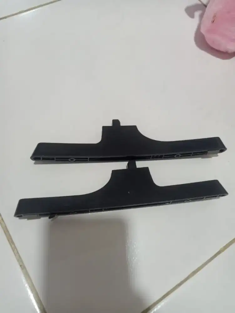 Kaki tv. Standing tv