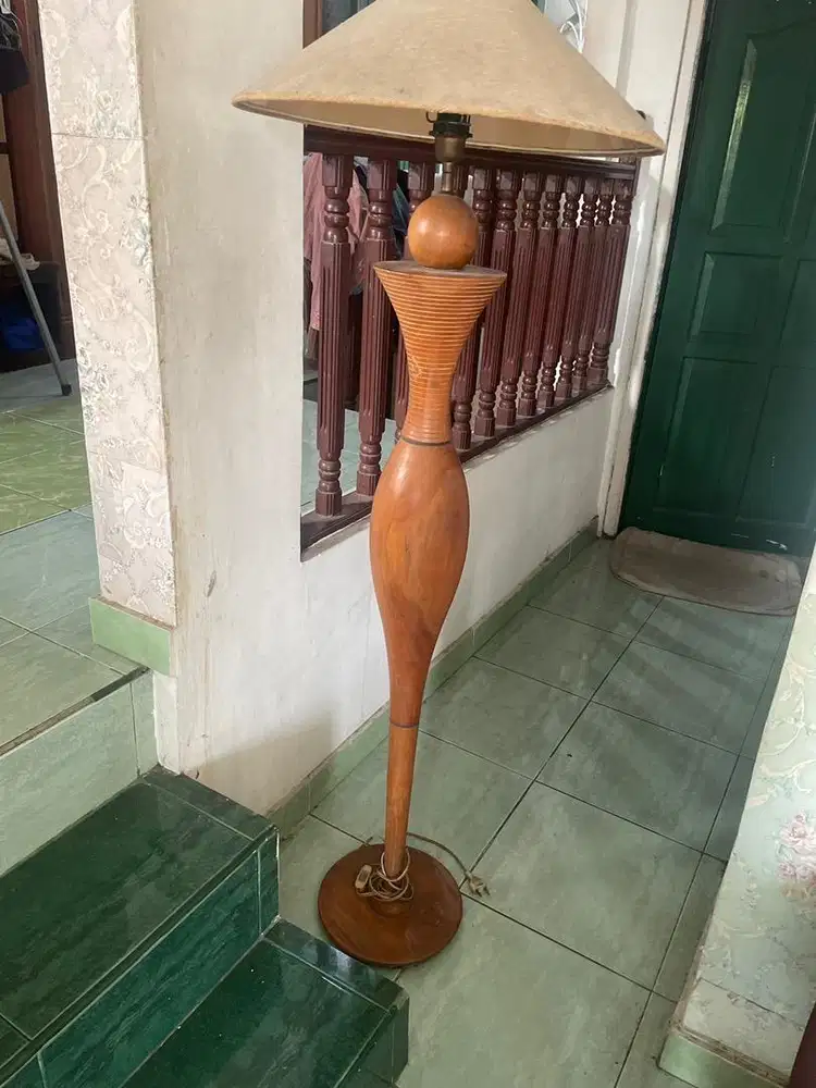 Dua lampu kap antik kayu jati