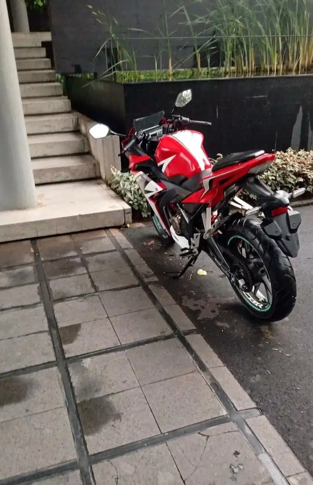 Jual honda CBR tahun 2016 mulus km rendah
