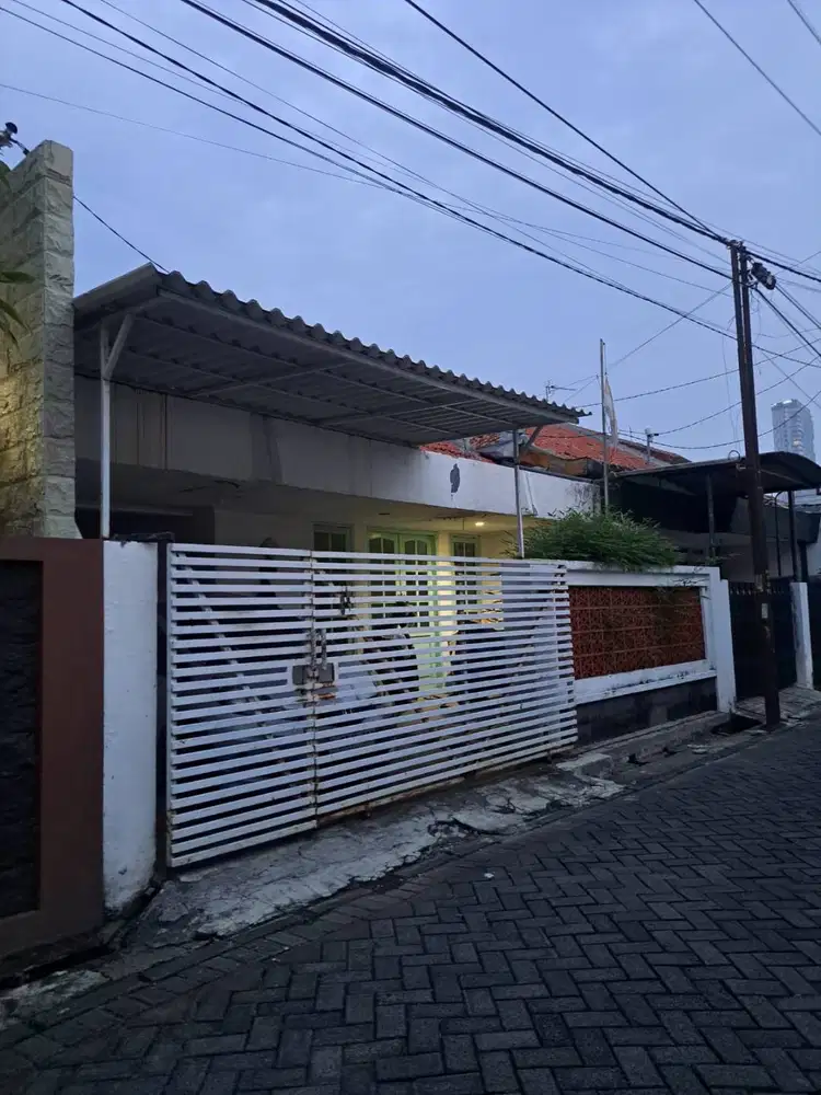 DIKONTRAKKAN RUMAH DI JALAN NGAGEL TIMUR