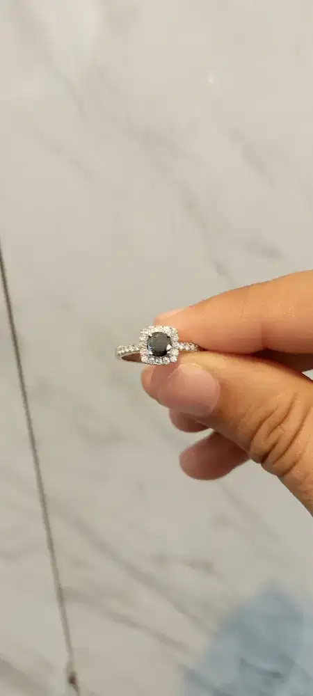 Cincin perempuan cantik mewah deEngan Berlian hitam dan berlian tabur