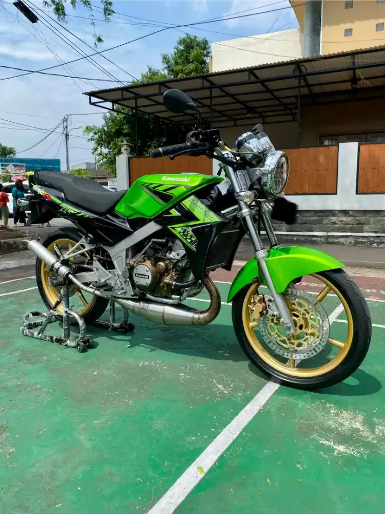 Kawasaki Ninja R 150 2015