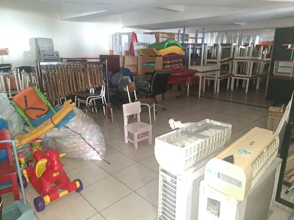 Barang Furniture Meja, Kursi dll Kondisi bagus dan sangat layak pakai