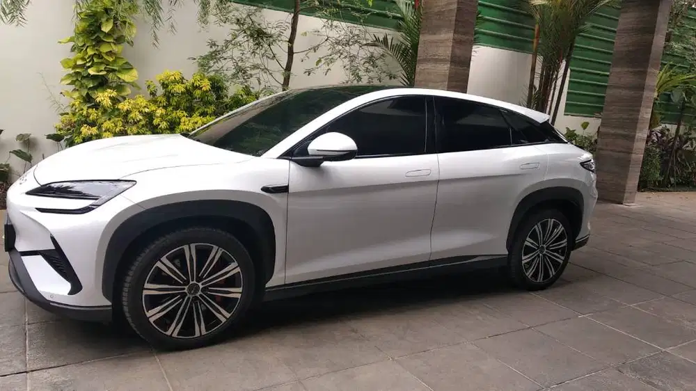 BYD Sealion 7 tahun 2025 Putih masih mulus.