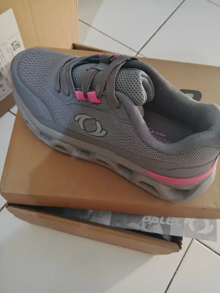 SEPATU RUNNING ASTEC