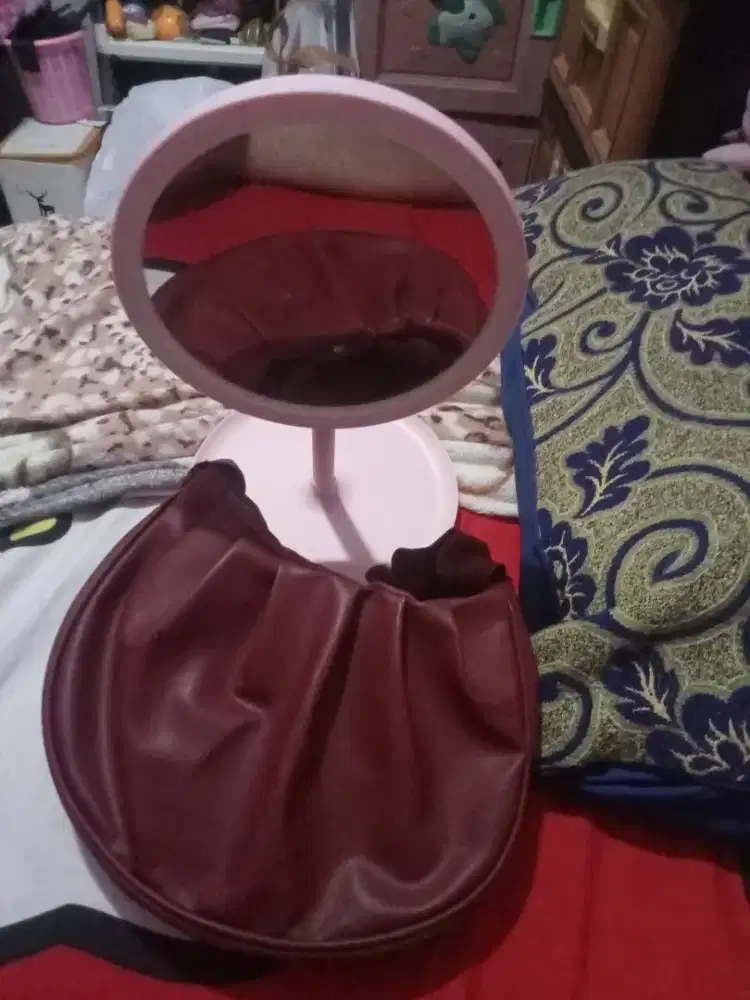 Tas dan cermin bisa menyala